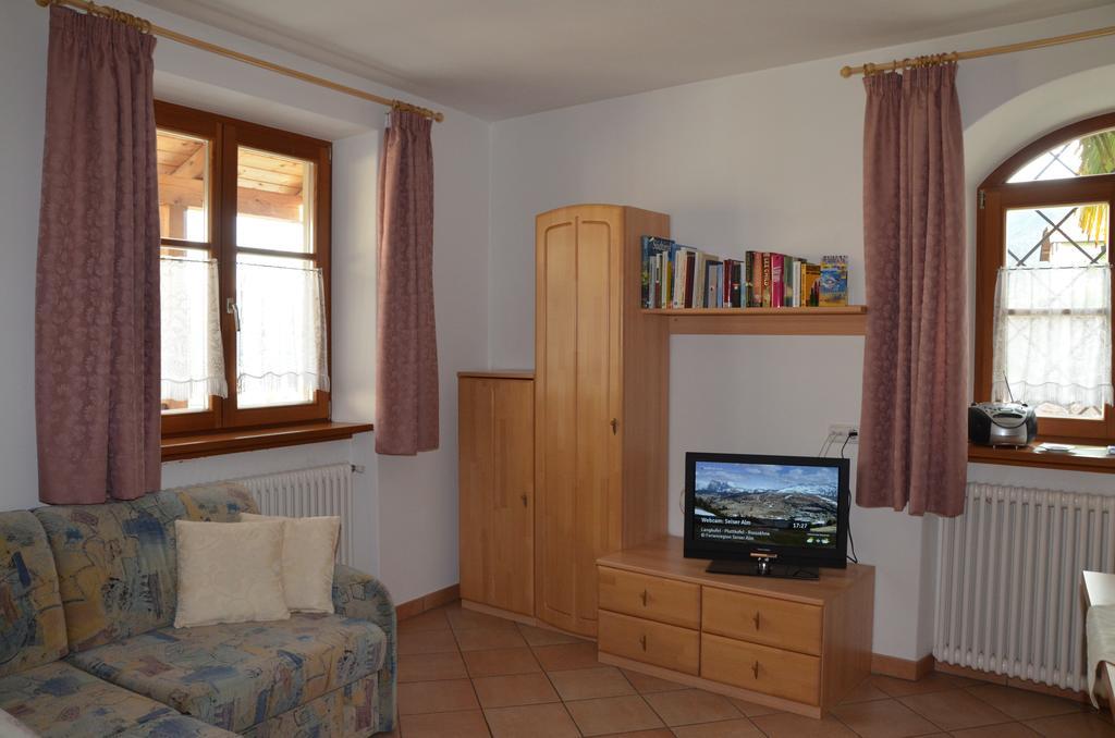 Appartamento Ansitz Weissenheim Appiano Sulla Strada Del Vino Camera foto