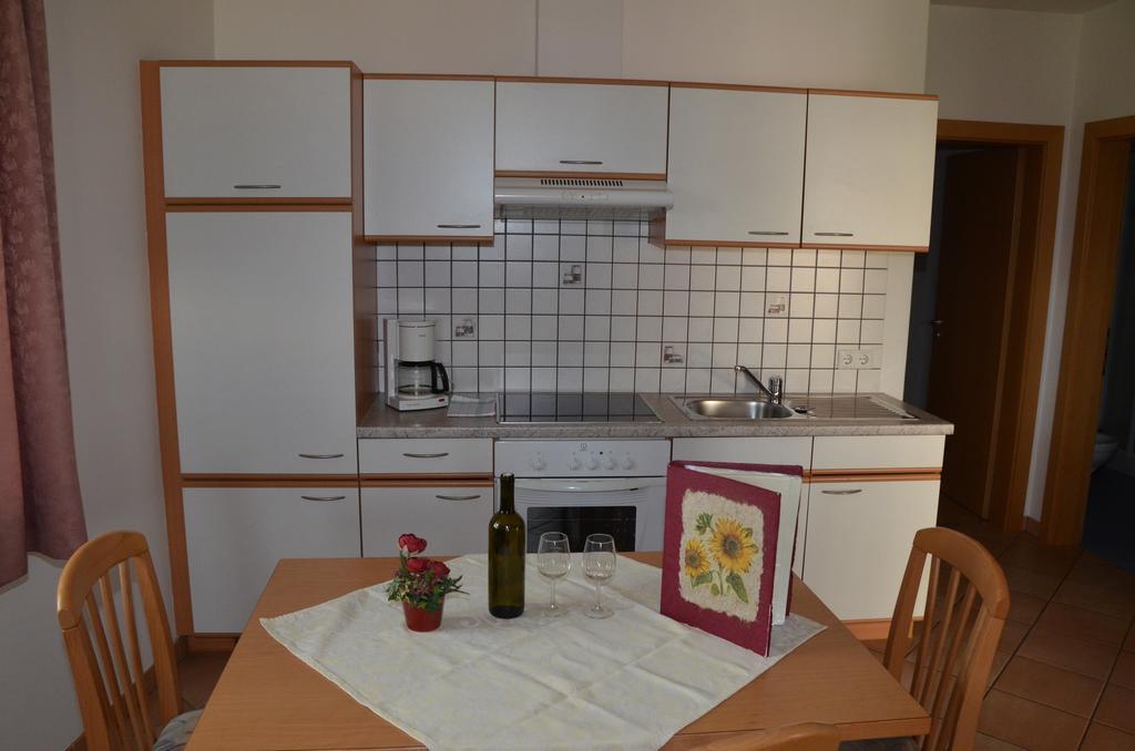 Appartamento Ansitz Weissenheim Appiano Sulla Strada Del Vino Camera foto